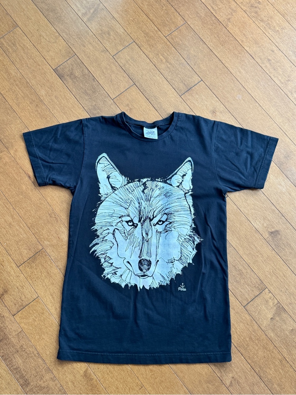Piña Made in Canada Wolf Graphic Tee